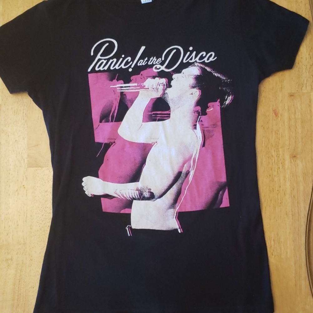 ⭐⭐Panic at the Disco band shirt